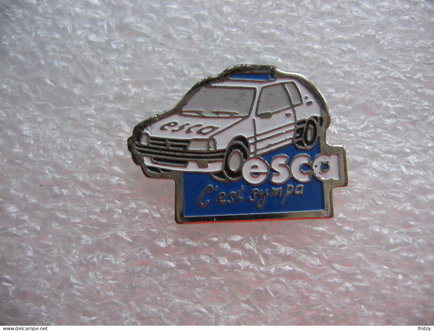 Pin's Peugeot 205 Blanche De Chez ESCA. Esca C'est Sympa - Peugeot