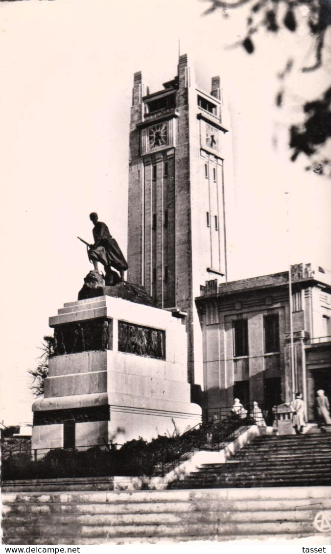 Algérie  - Mostaganem   : Place De L'Hôtel De Ville ,et Monument Aux Morts (Architecte Montaland) - Mostaganem