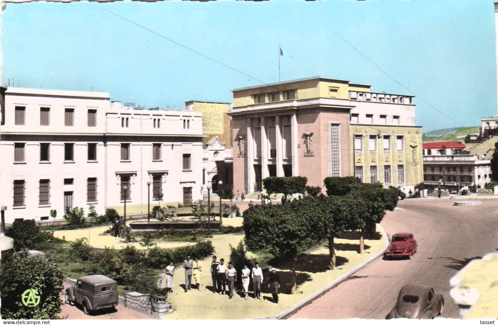 Algérie  - Mostaganem   : Nouveau Square  Et Palais Consulaire , Voitures , Autos Juva 4 , Peugeot . - Mostaganem