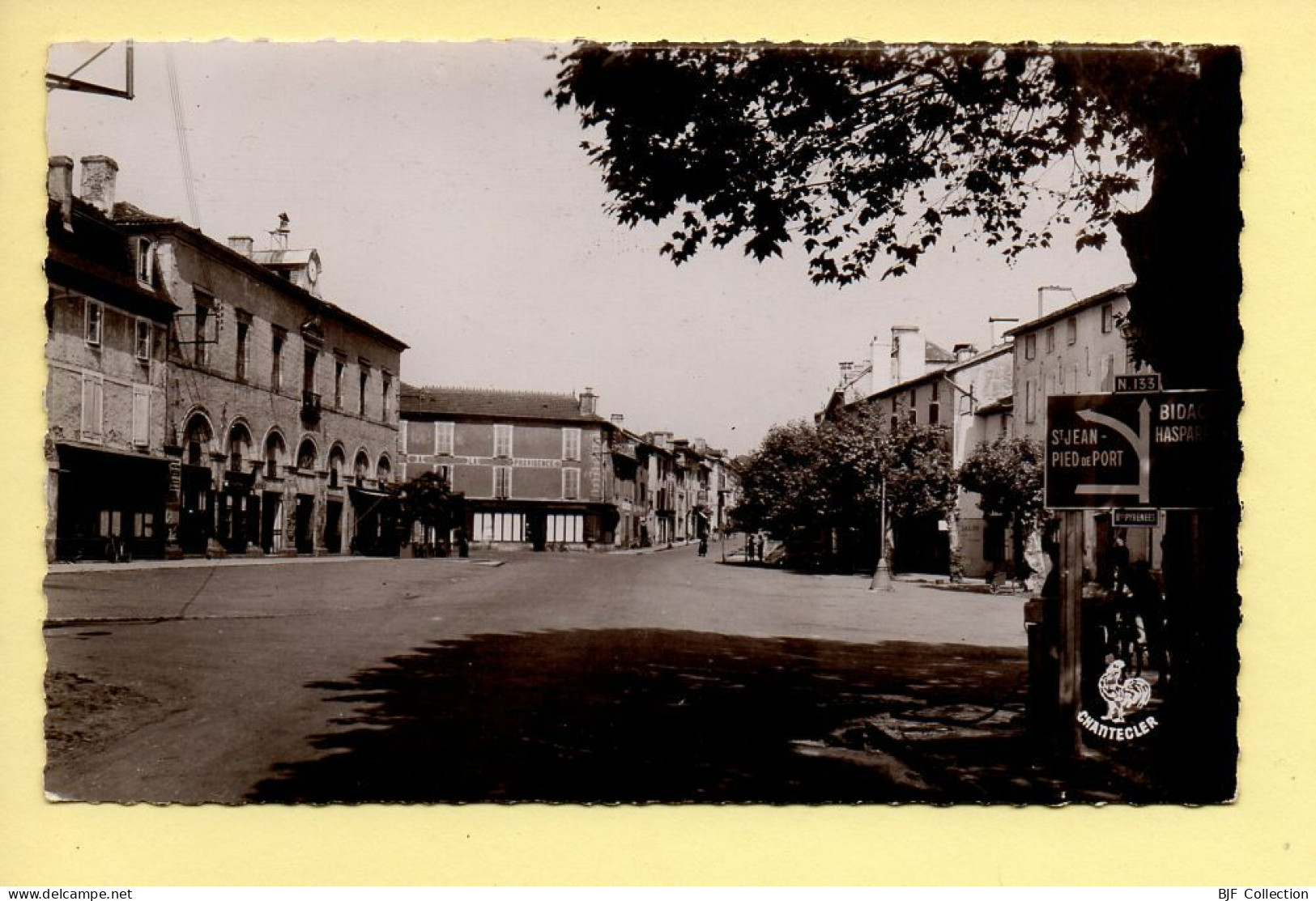 64. SAINT-PALAIS – Place De L'Hôtel De Ville / CPSM (voir Scan Recto/verso) - Saint Palais