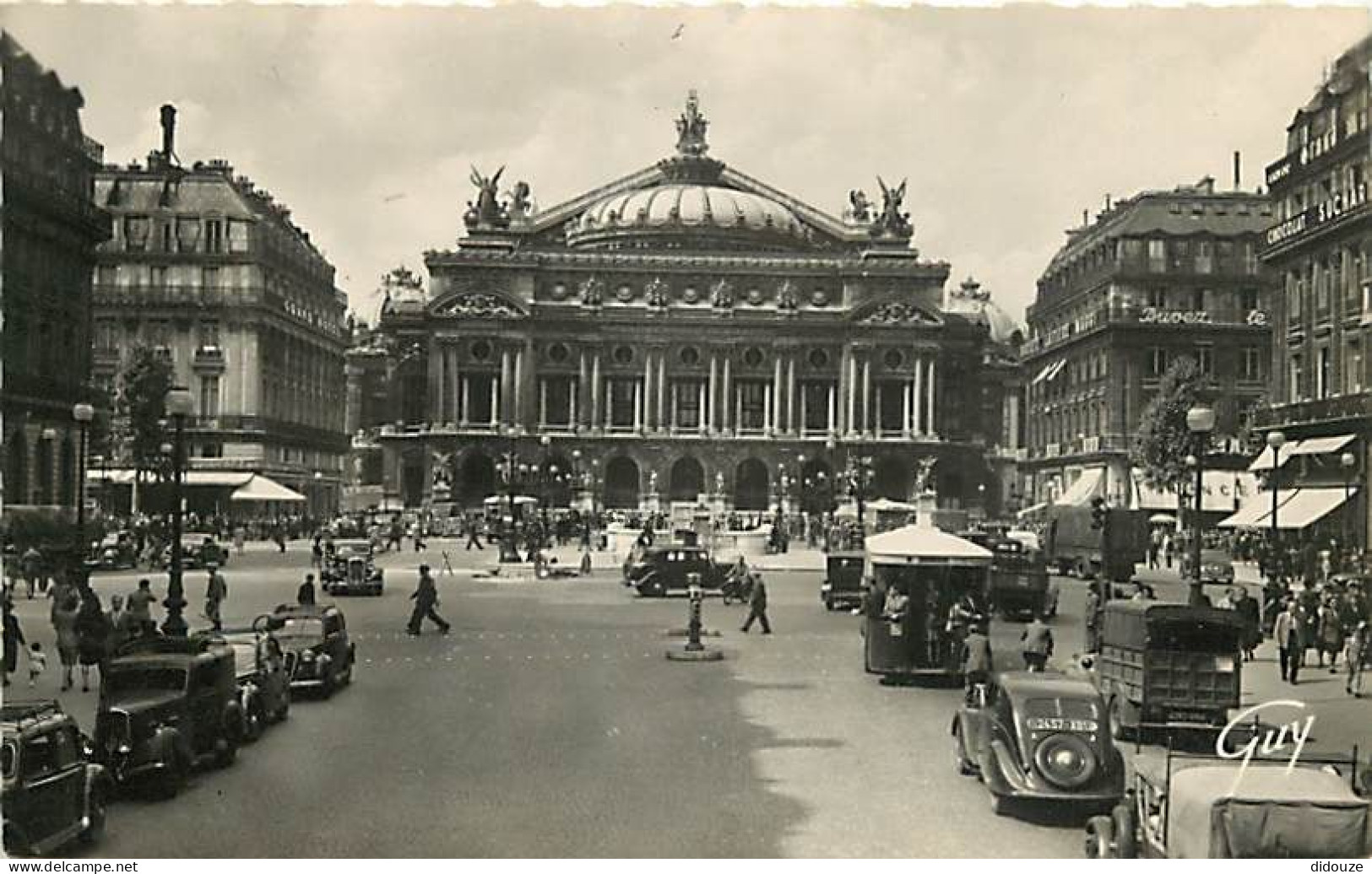 Automobiles - Paris - La Place Et Le Théatre De L'Opéra - CPSM Format CPA - Voir Scans Recto-Verso - Turismo