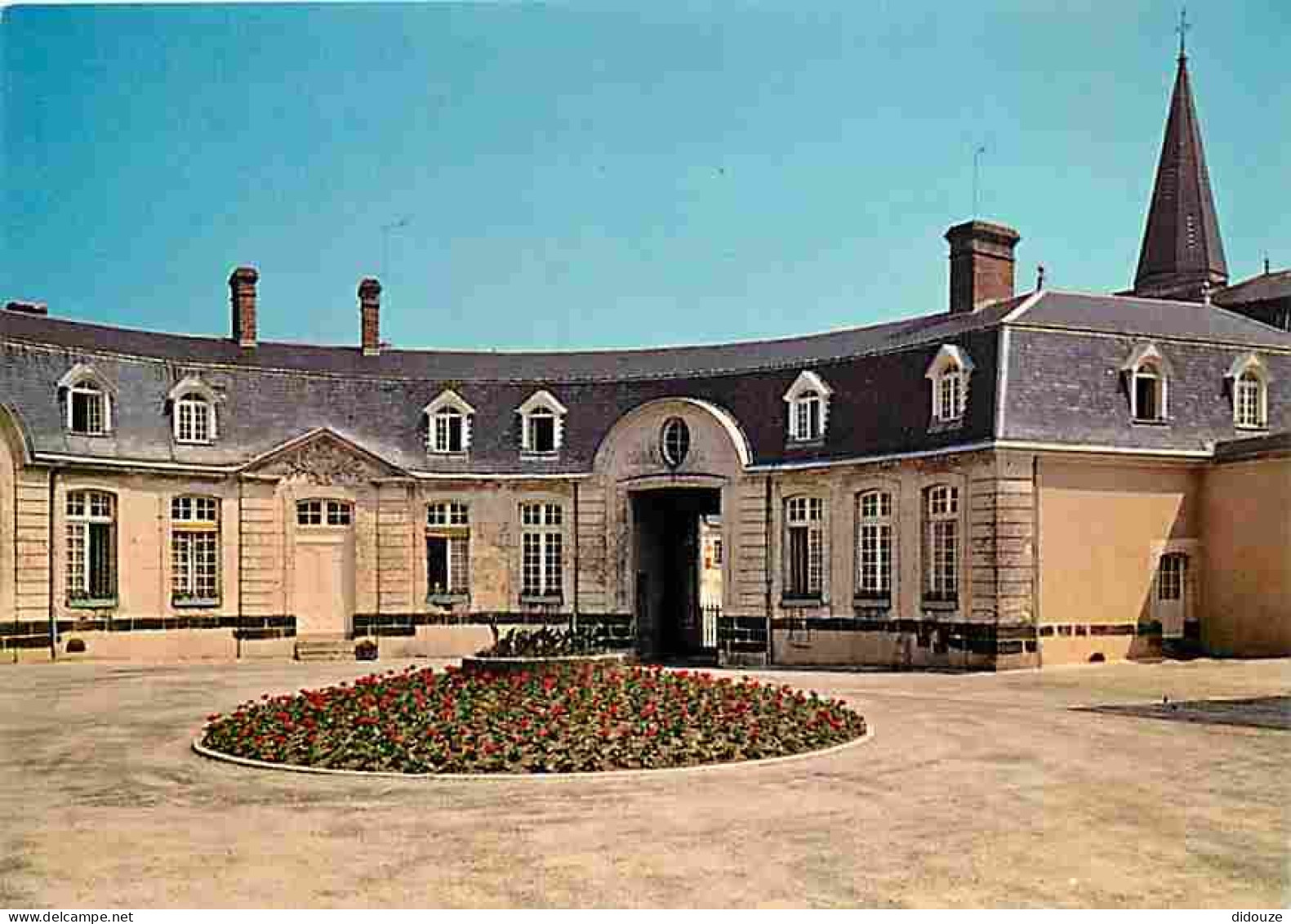 72 - Le Grand Lucé - La Cour Du Château - Fleurs - Carte Neuve - CPM - Voir Scans Recto-Verso - Le Grand Luce