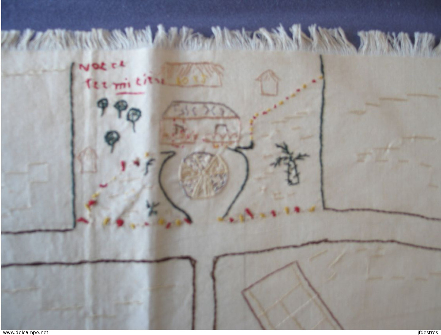 Nappe Brodée de 90 x 90 cm Niangara, Haut-Uele, RD Congo Plan Quartier des belges, camp militaire et mission... 1938