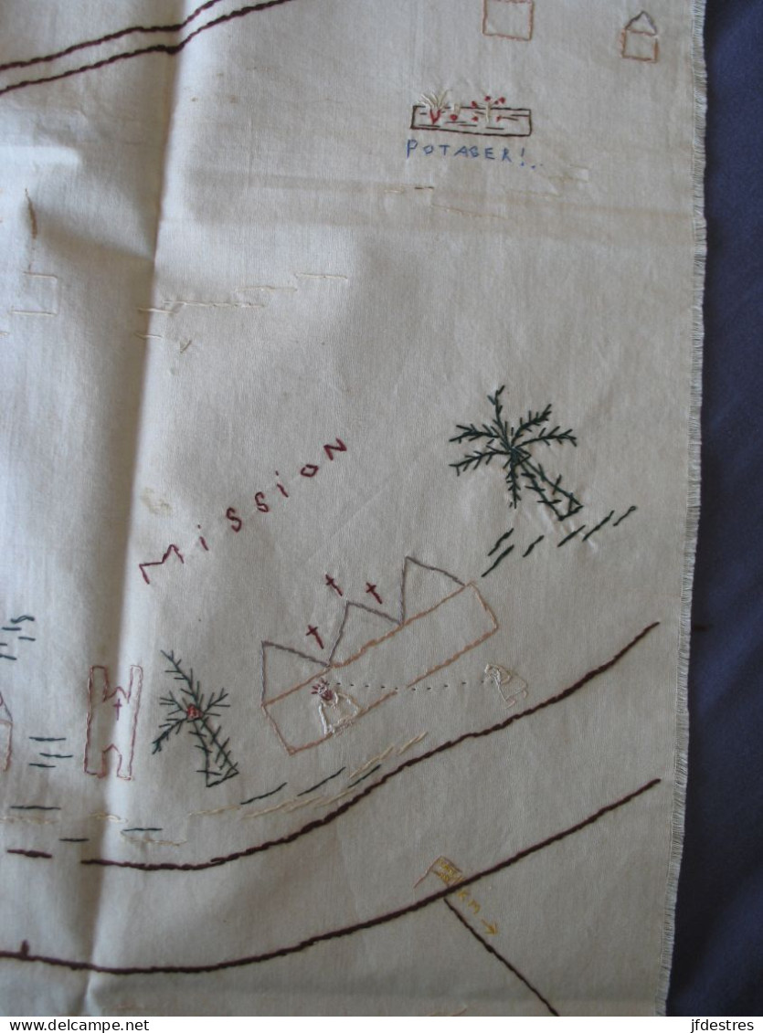 Nappe Brodée de 90 x 90 cm Niangara, Haut-Uele, RD Congo Plan Quartier des belges, camp militaire et mission... 1938