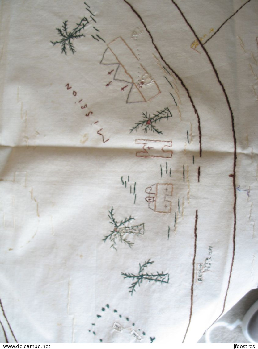 Nappe Brodée de 90 x 90 cm Niangara, Haut-Uele, RD Congo Plan Quartier des belges, camp militaire et mission... 1938