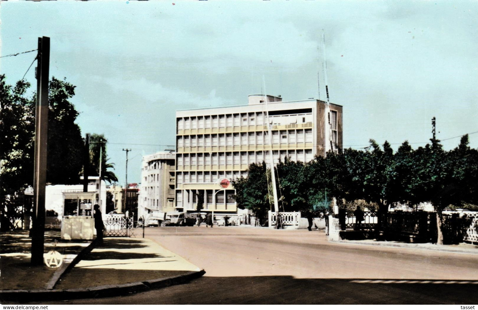 Algérie  - Mostaganem   : Avenue Anatole France Et L'hôtel Des Finances - Mostaganem