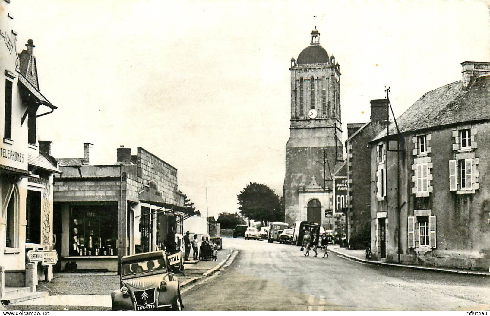 50* MONTMARTIN S/MER  L Eglise  Et La Poste  (CPSM Format 9x14cm)    RL24,1596 - Montmartin Sur Mer