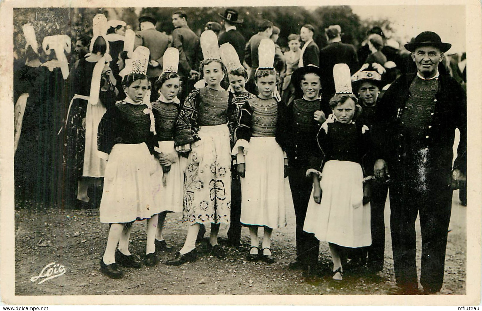 29* PONT L ABBE  Un Groupe De Pont L Abbe         RL33.1068 - Trachten