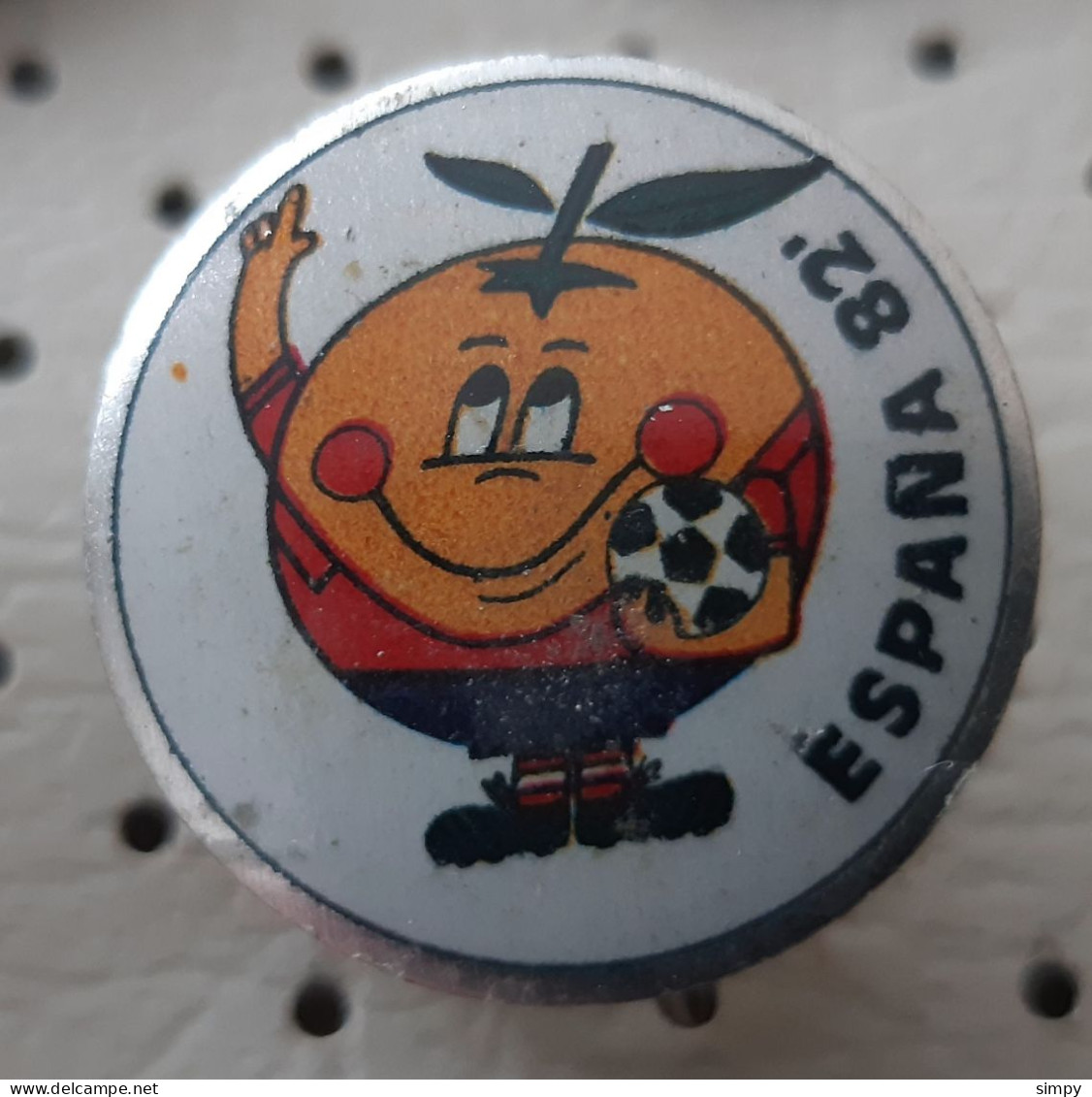 Football World Cup ESPANA 1982 Mascot Naranjito Spain  Vintage Pin - Football