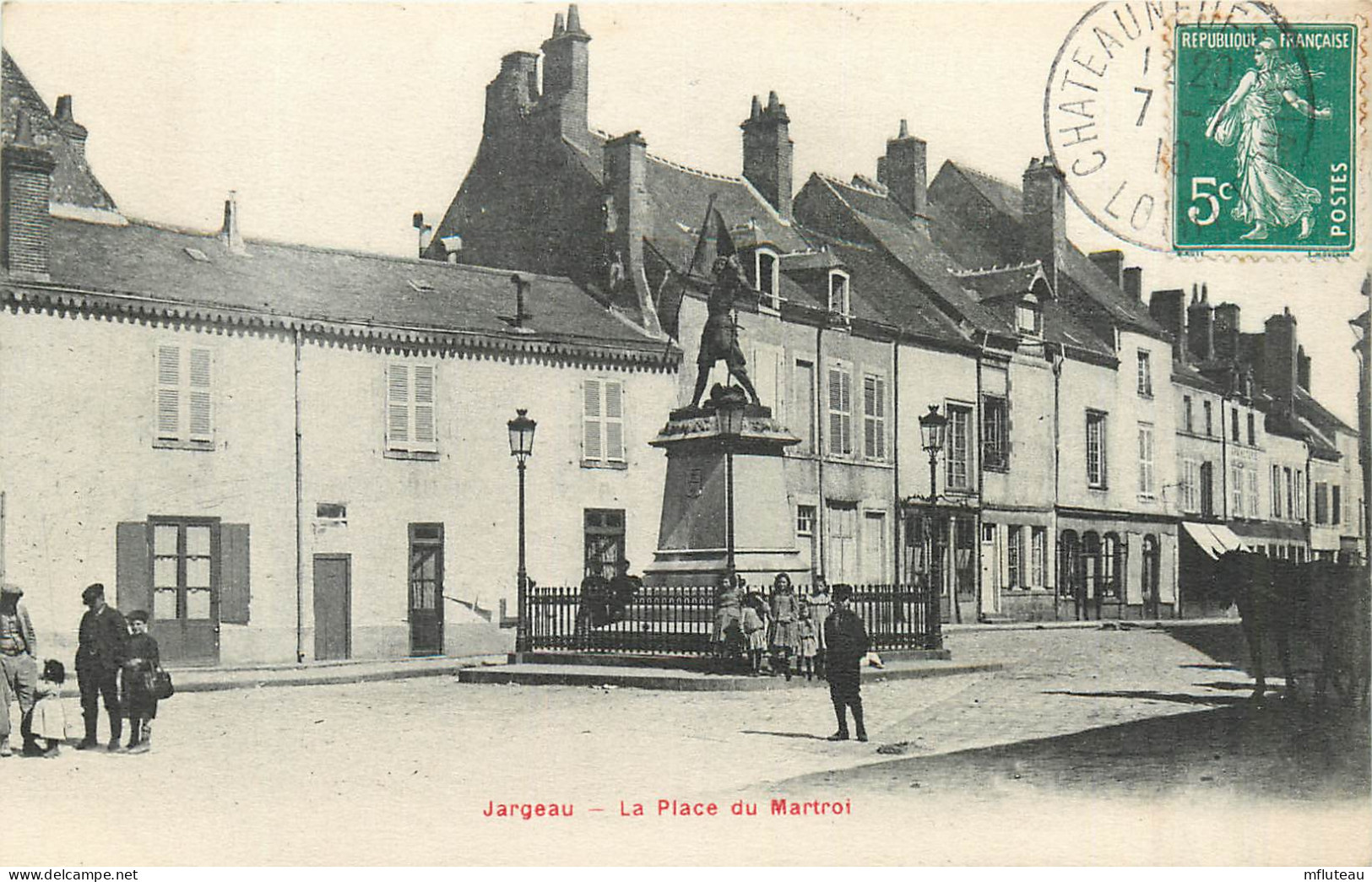 45* JARGEAU  Place Du Martroi         RL41,0415 - Jargeau