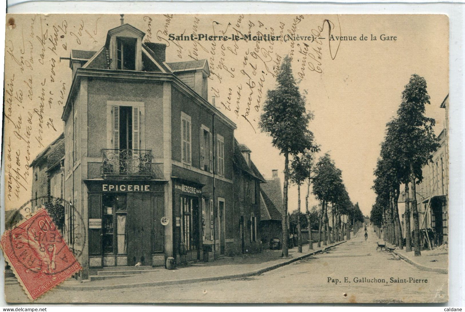 - 58 -NIEVRE -SAINT-PIERRE-Le-MOUTIER -  Avenue  De  La  Gare - Saint Pierre Le Moutier