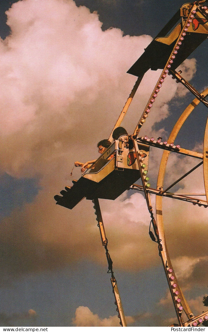 Nervous Man Dangling Jewellery On American Big Wheel Plain Back Postcard - Photographie