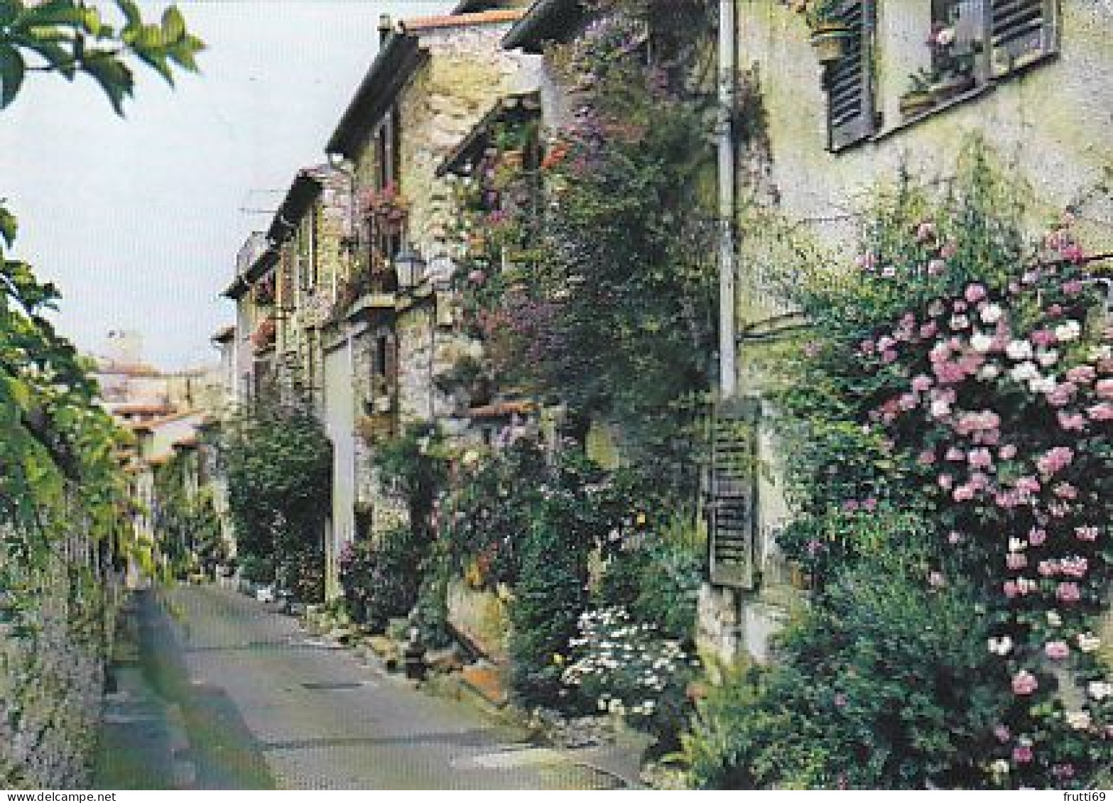 AK 209663 FRANCE - Antibes - La Rue De Haut Castelet - Antibes - Old Town