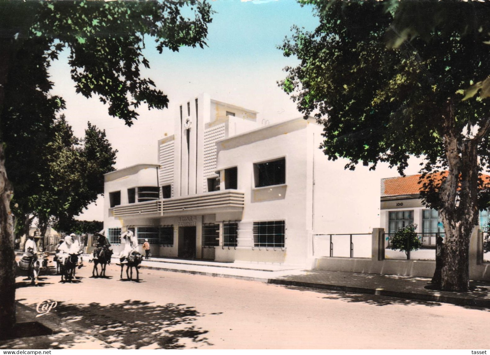 Algérie  - Mostaganem   : PERREGAUX , L'école Maternelle Art Déco  Victor Hugo  (Paul Ferrant Architecte) - Mostaganem