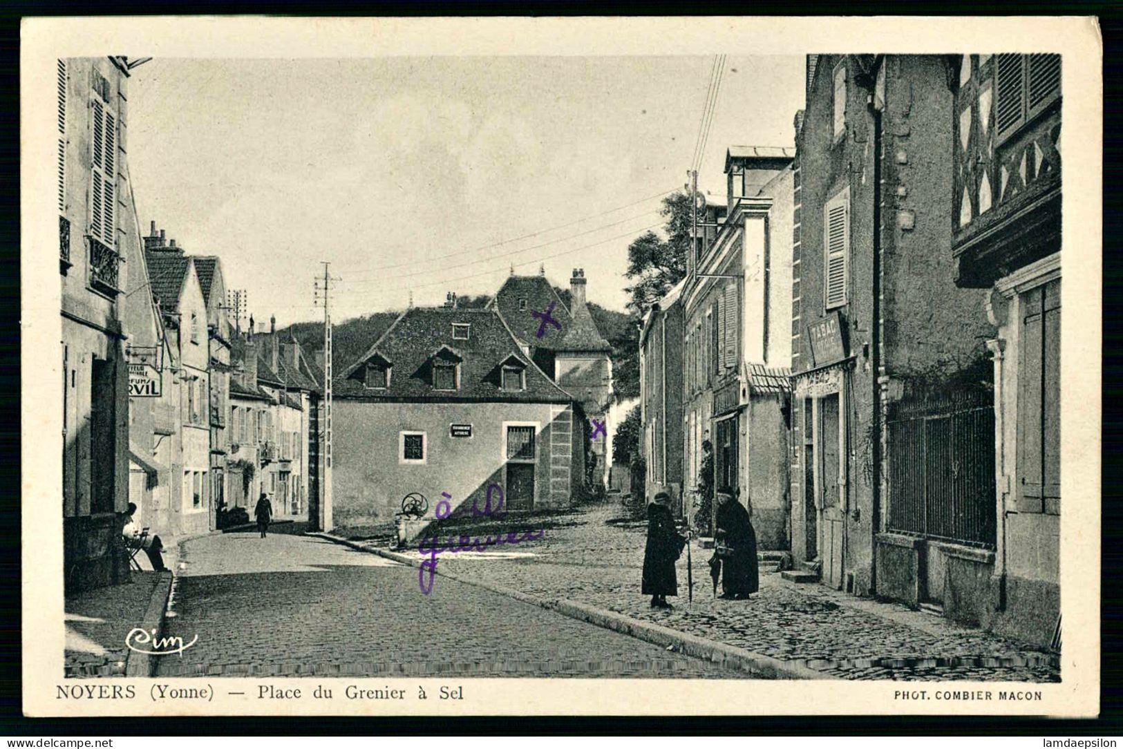 A69  FRANCE CPA NOYERS ( YONNE ) - PLACE DU GRENIER A SEL - Collections & Lots