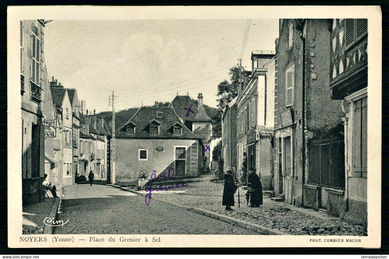 A69  FRANCE CPA NOYERS ( YONNE ) - PLACE DU GRENIER A SEL - Sammlungen & Sammellose