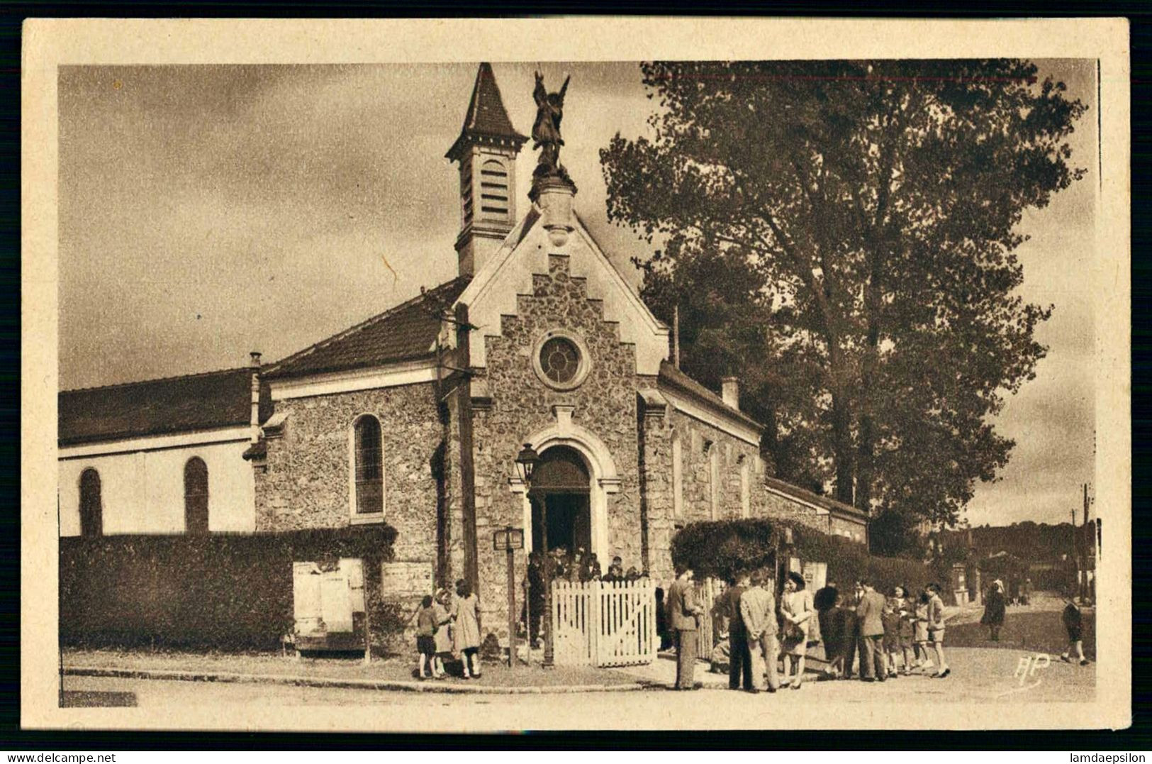 A69  FRANCE CPA PORCHEFONTAINE - L' EGLISE - Collections & Lots