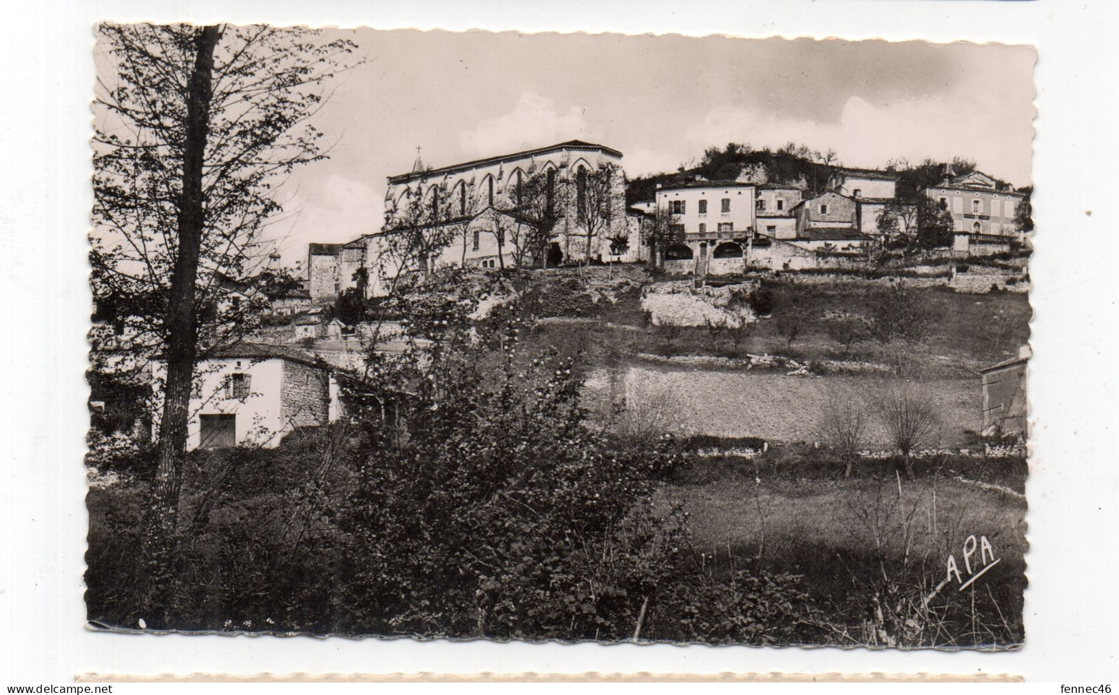 82 - MONTAIGU De QUERCY - L'Eglise Et Le Vieux Château - 1952  (J15) - Montaigu De Quercy