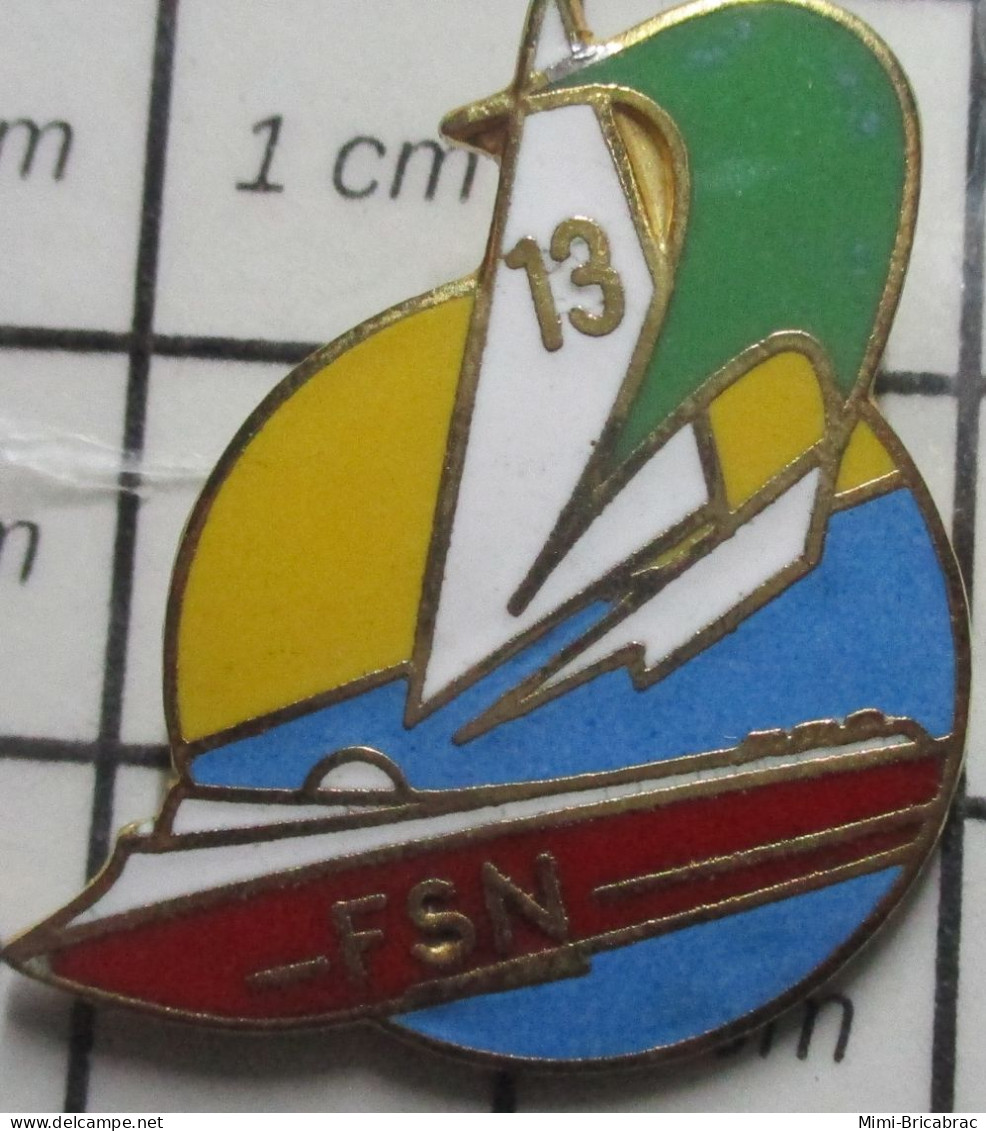 511c Pin's Pins / Beau Et Rare / BATEAUX / VOILIER ET HORS-BORD FSN COTES-DU-RHONE - Boats