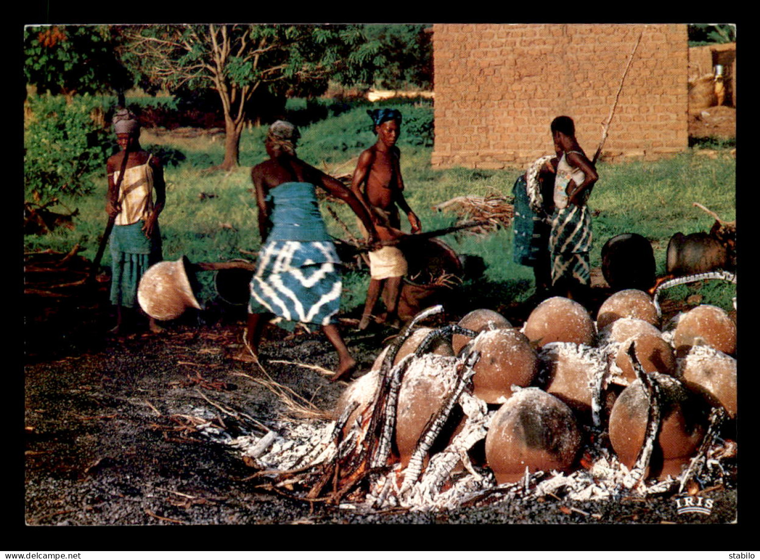 AFRIQUE NOIRE - SERIE AFRIQUE EN COULEURS - CUISSON DES POTERIES - EDITEUR IRIS - Unclassified