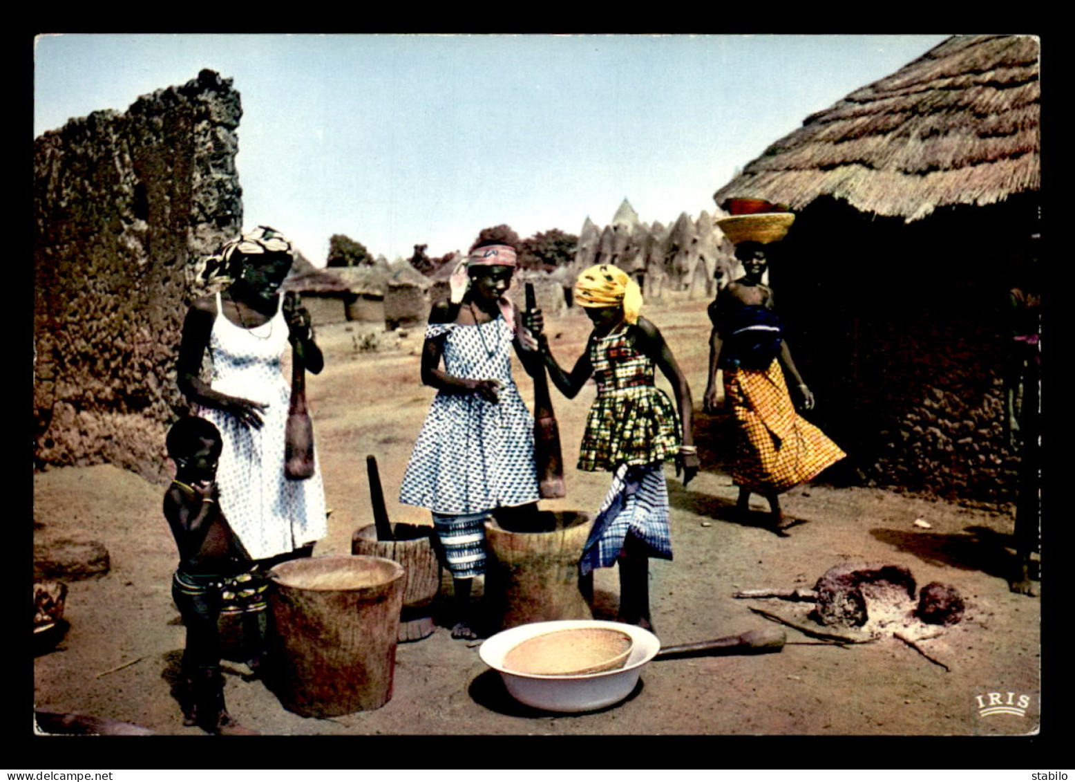 AFRIQUE NOIRE - SERIE L'AFRIQUE EN COULEURS - PREPARATION DU REPAS - EDITEUR HOA-QUI - Unclassified