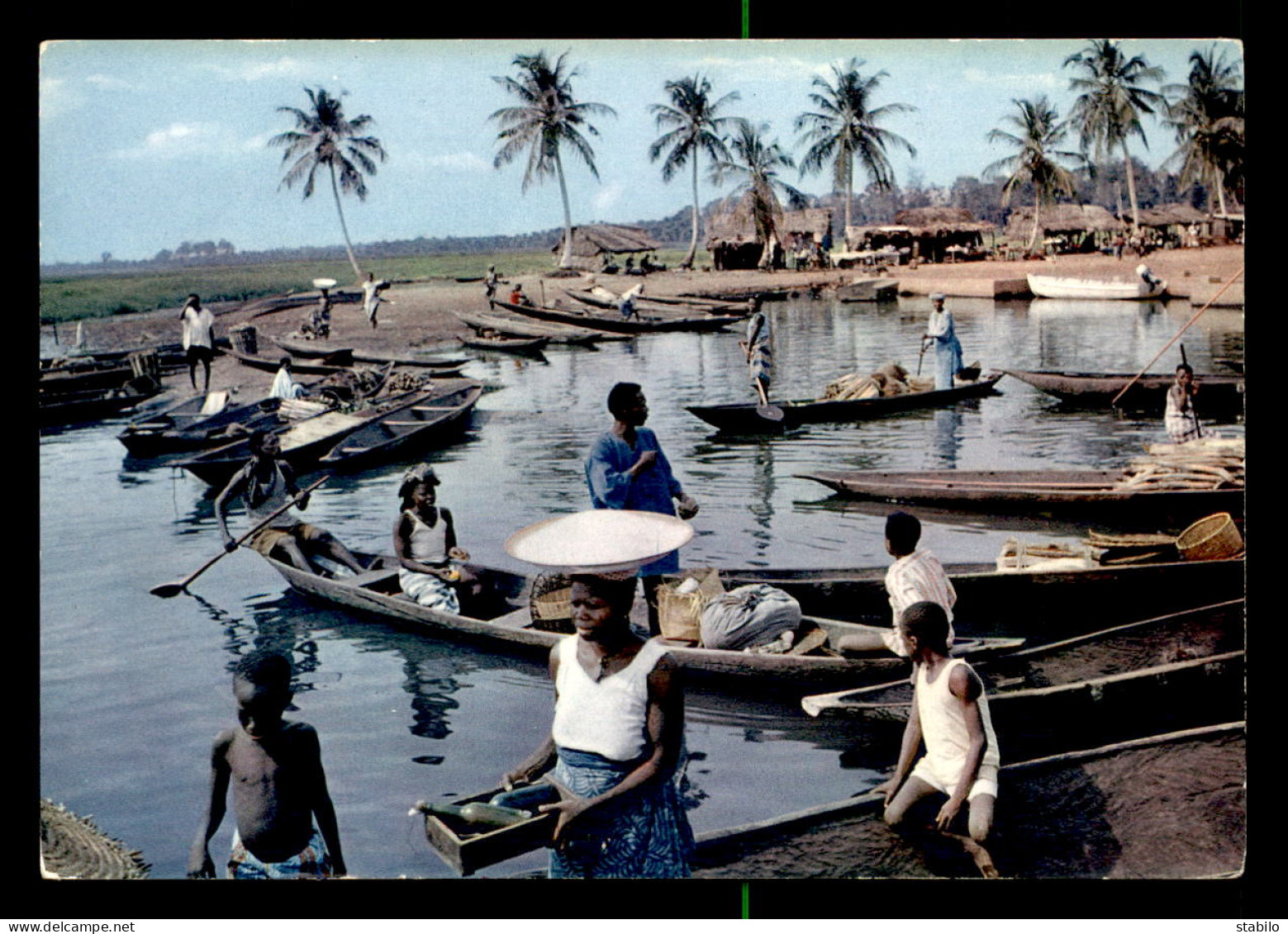 AFRIQUE NOIRE - SERIE L'AFRIQUE EN COULEURS - SCENE DE VIE SUR LE FLEUVE - EDITEUR HOA-QUI - Unclassified