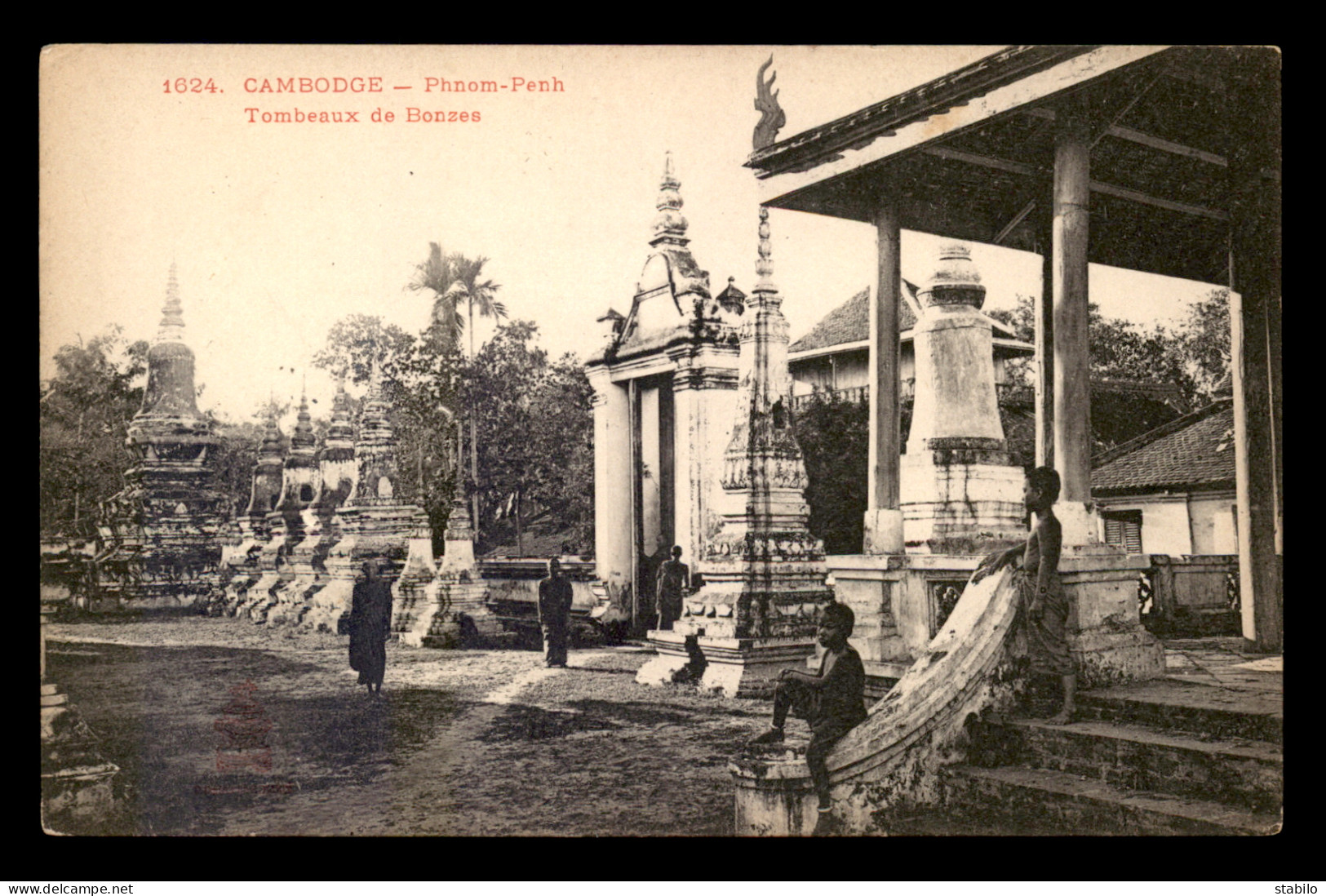 CAMBODGE - PHNOM-PENH - TOMBEAUX DES BONZES - Cambodge