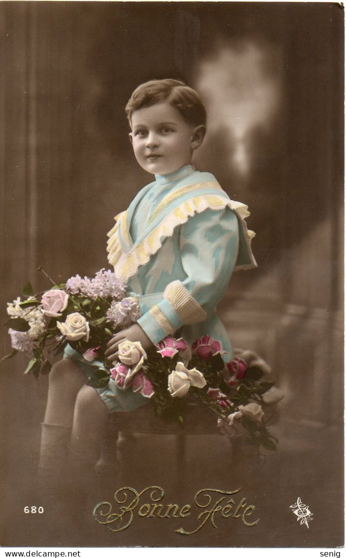 Bonne Fête - Garçon Et Bouquet De Fleurs - 680 - - Día De La Madre