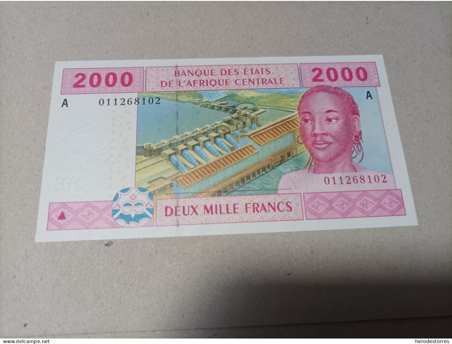 Billete Estados África Central, 2000 Francs, Serie A, Año 2002, UNC - Estados Centroafricanos