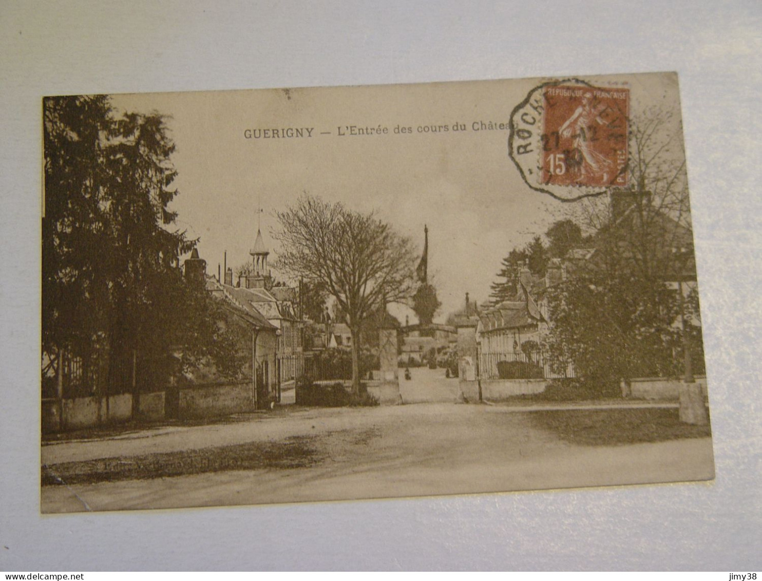 NIEVRE-GUERIGNY-L'ENTREE DES COURS DU CHATEAU - Guerigny