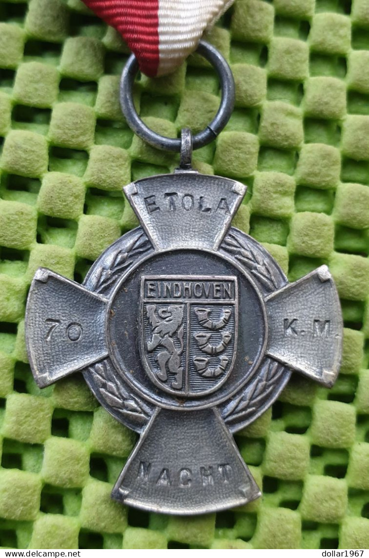 Medaille :  Etola 70 K.m. Nacht Loop Eindhoven + 2 - + 1949 -  Original Foto  !!  Medallion  Dutch - Autres & Non Classés