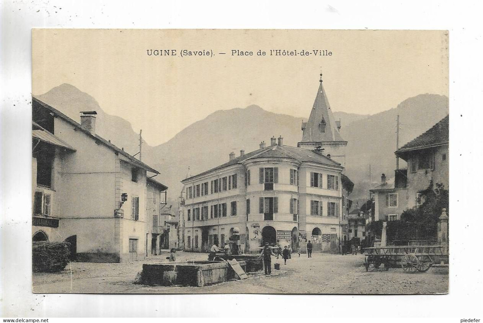 73 - UGINE ( Savoie ) - Place De L' Hôtel De Ville - Ugine