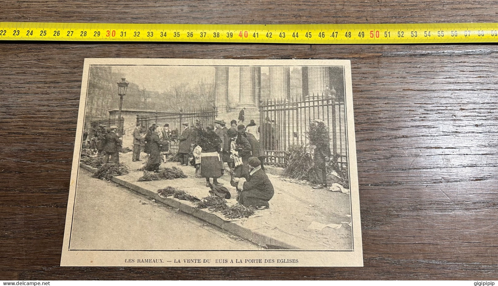 1921 GHI LES RAMEAUX. - LA VENTE DU BUIS A LA PORTE DES EGLISES - Collections