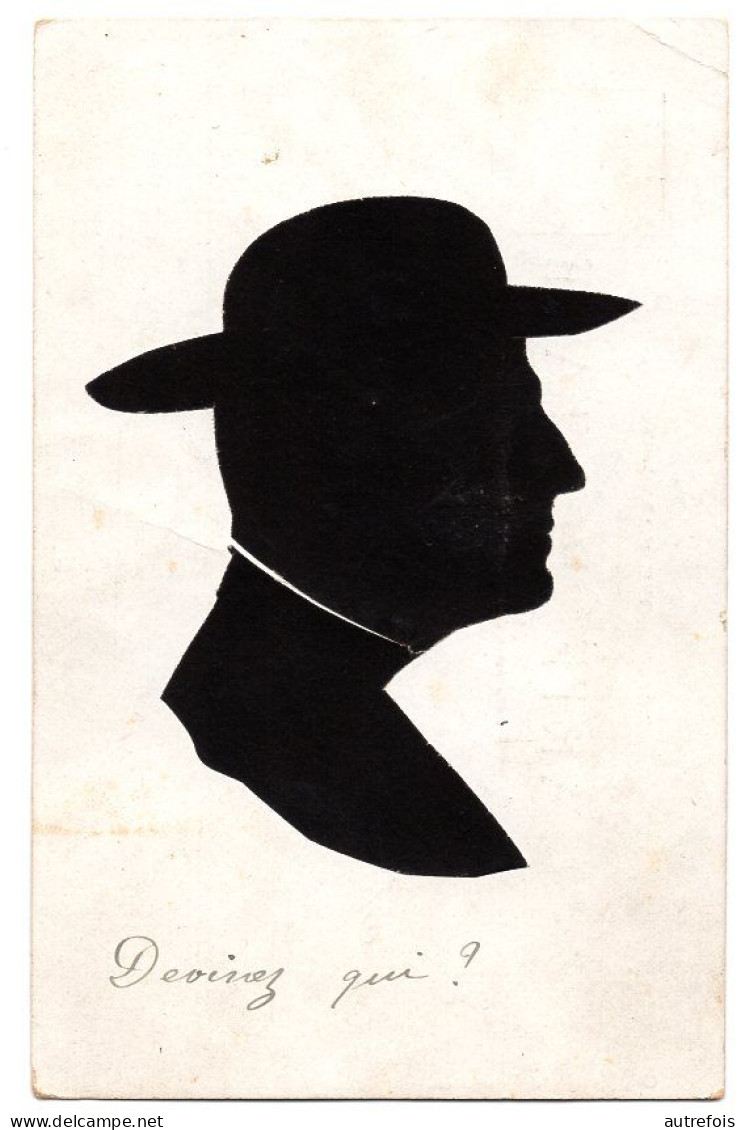 SILHOUETTE HOMME AVEC SON CHAPEAU   OMBRE    -  COLLAGE SUR CARTE POSTALE - Silhouettes