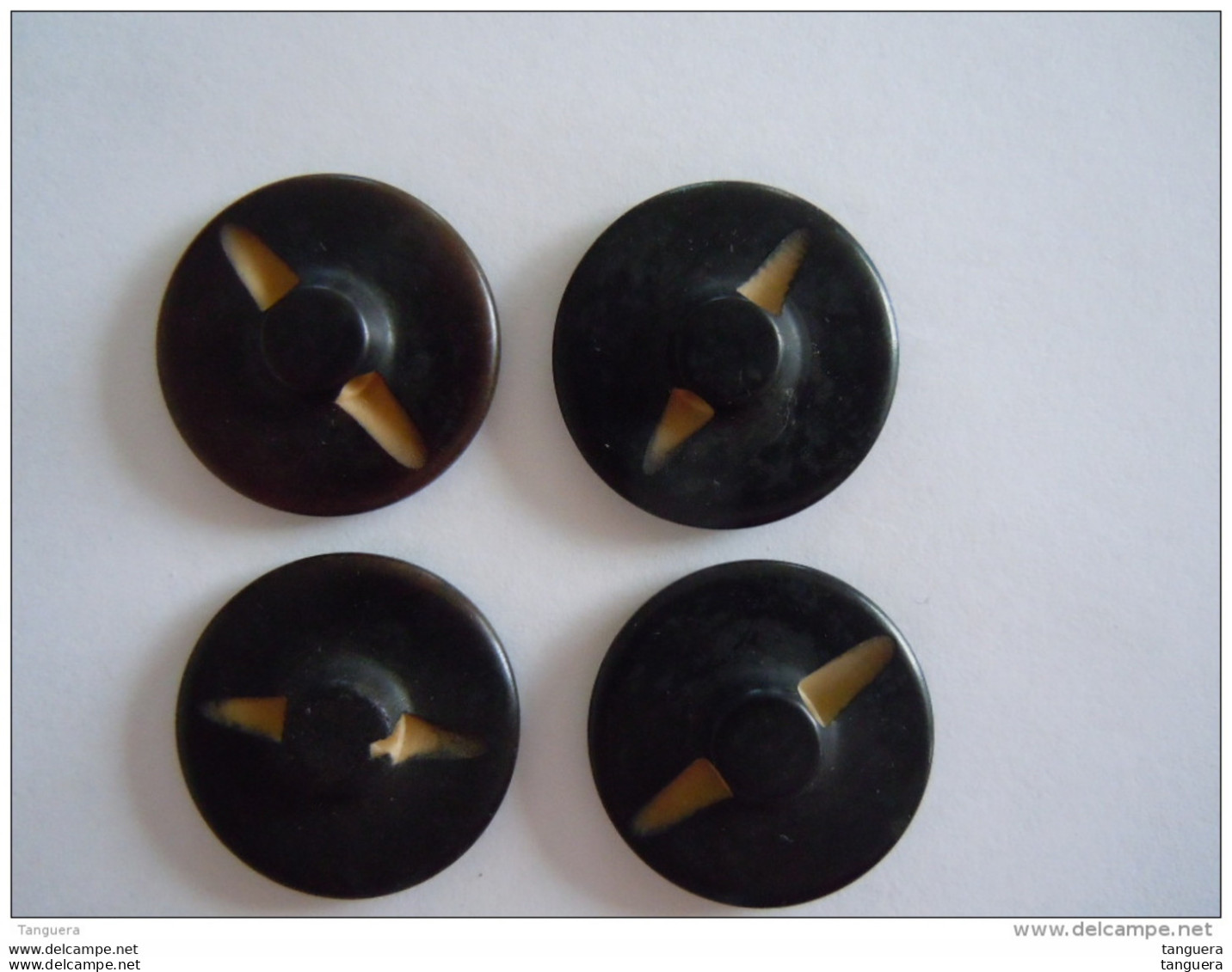 4 Knopen 4 Boutons Diam 2,2 Cm  Bakeliet Bakelite Zwart Noir - Boutons