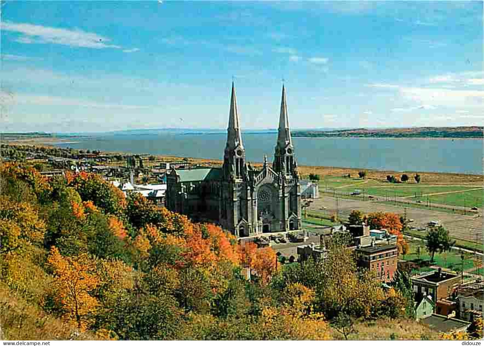 Canada - Québec - Ste Anne De Beaupré - Une Vue Du Centre De Pèlerinage - CPM - Voir Scans Recto-Verso - Ste. Anne De Beaupré