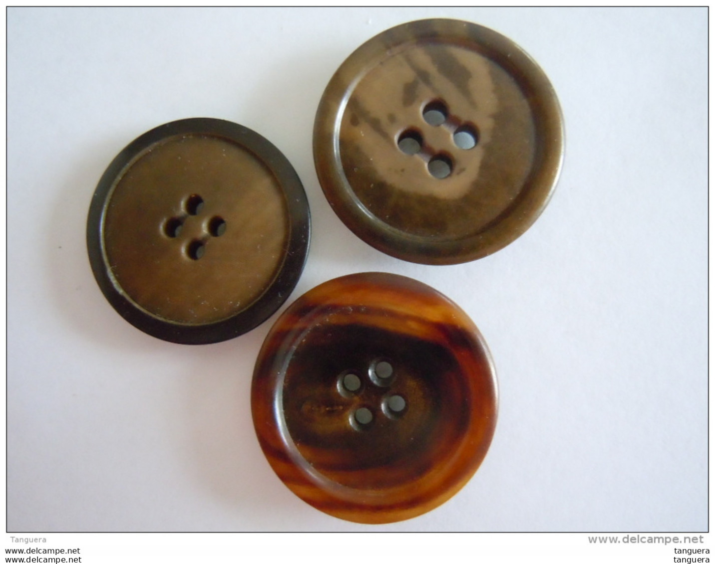Vintage 3 Verschillende Knopen Bruin Caseïne 3 Boutons Differents Marron 2,8 &amp; 3 Cm - Buttons