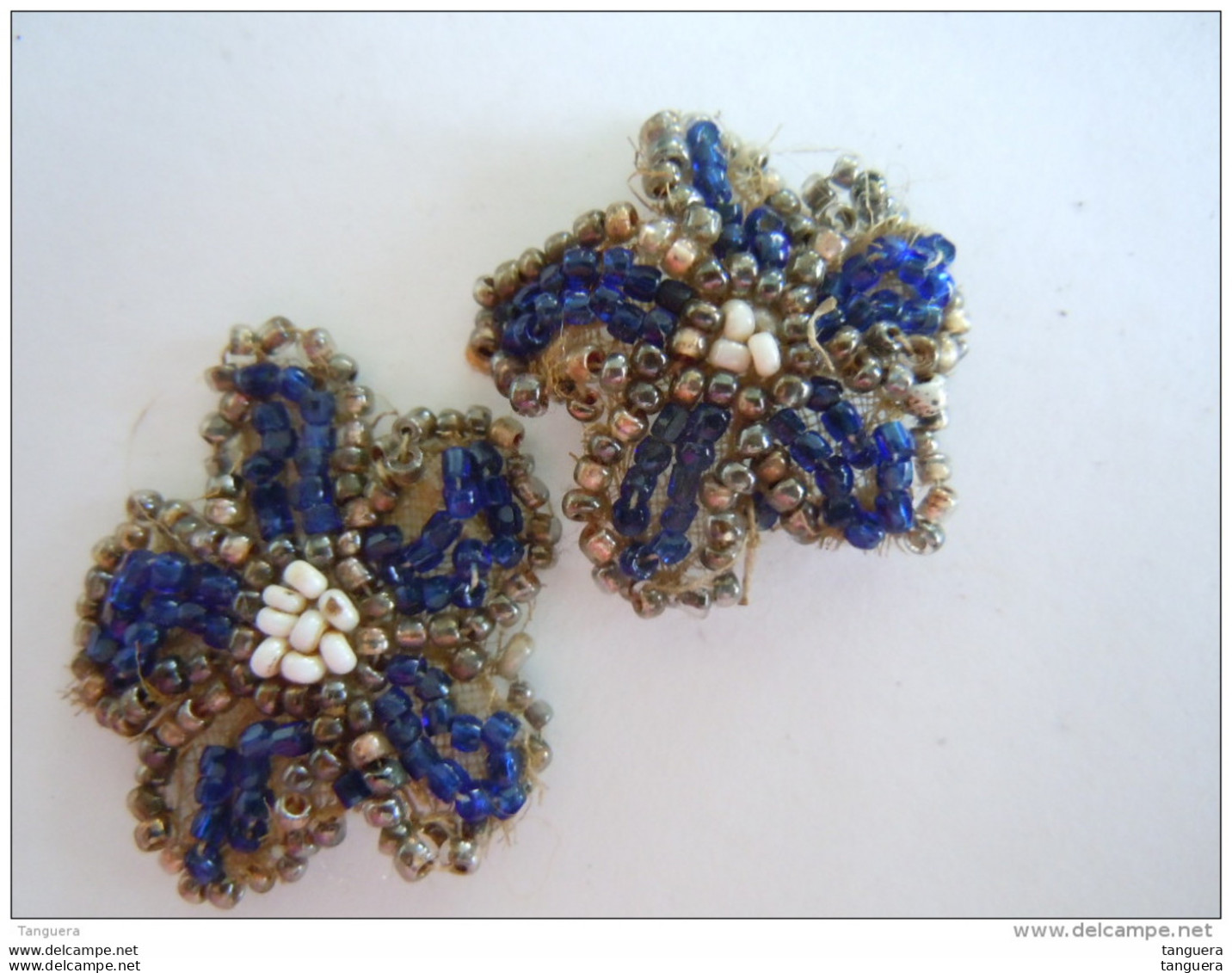 Vintage 2 Bloemtjes Gemaakt Van Pareltjes 2 Fleurs Fait De Petit Perles Form 2,5 &amp; 2,8 Cm - Andere & Zonder Classificatie