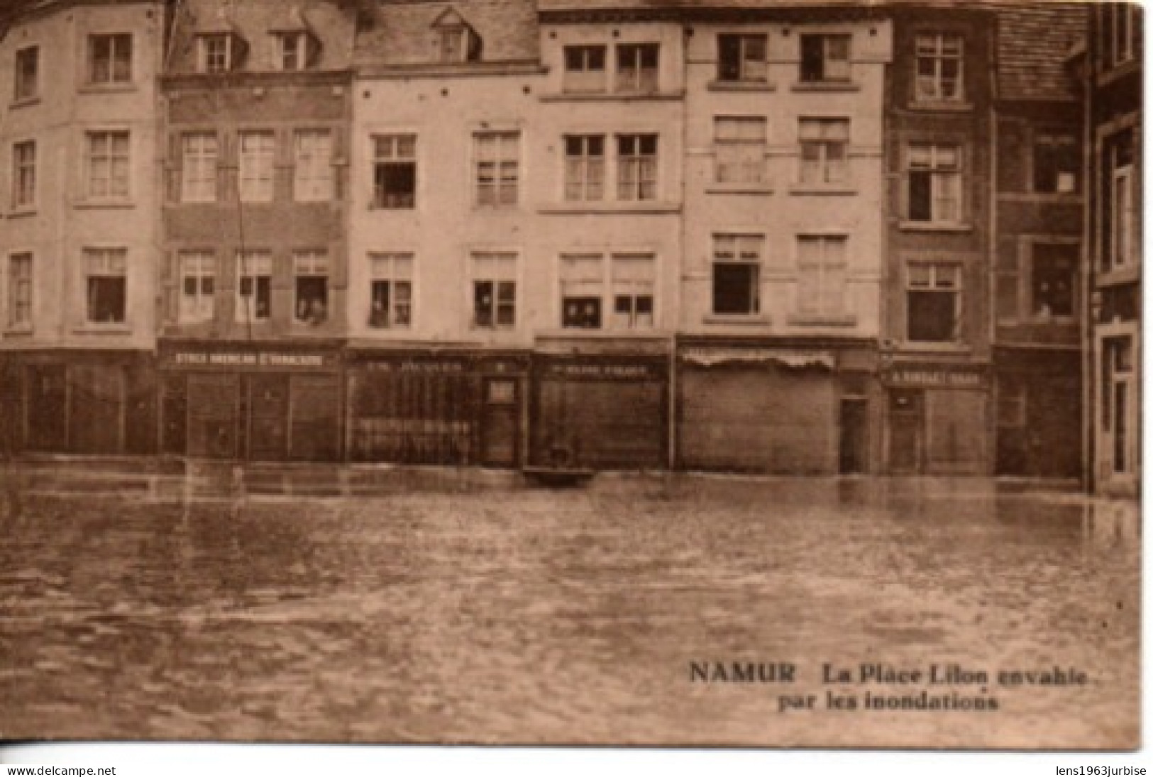 Namur , La Place Lilon Envahie Par Les Inondations - Namen