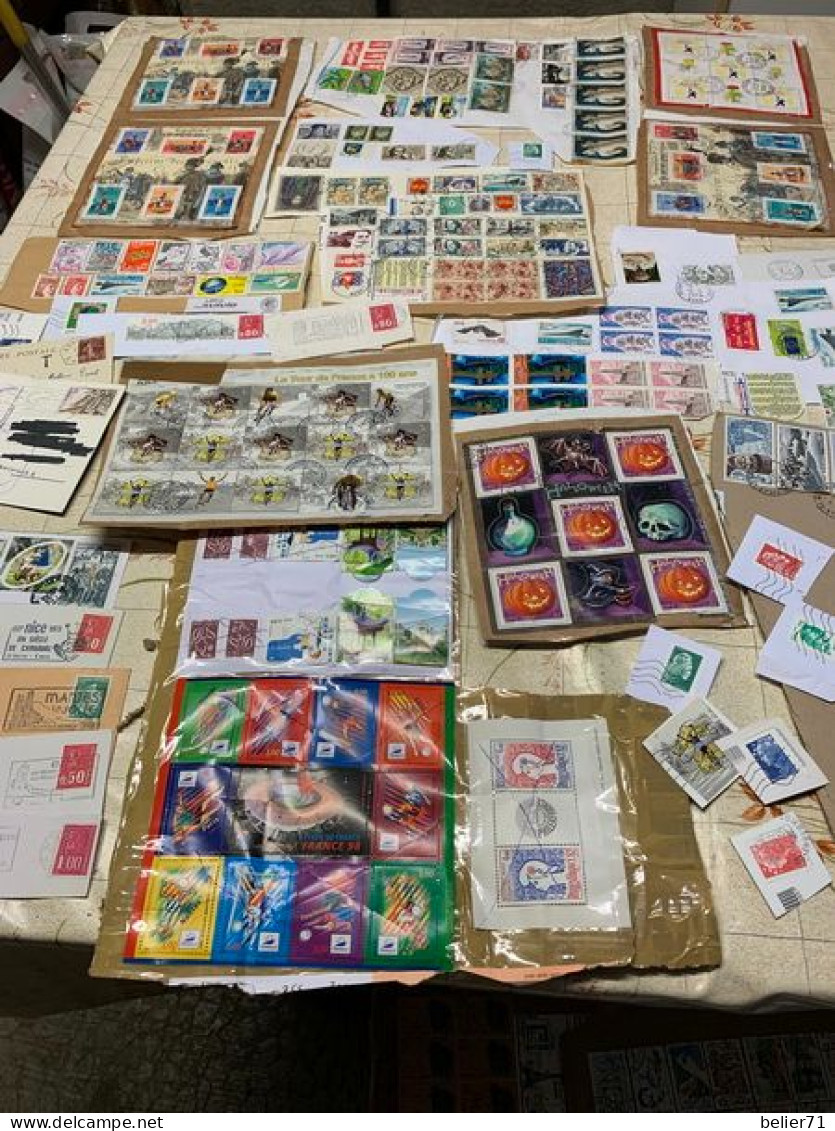 Vrac de timbres de France, toutes périodes décollés ou sur fragments