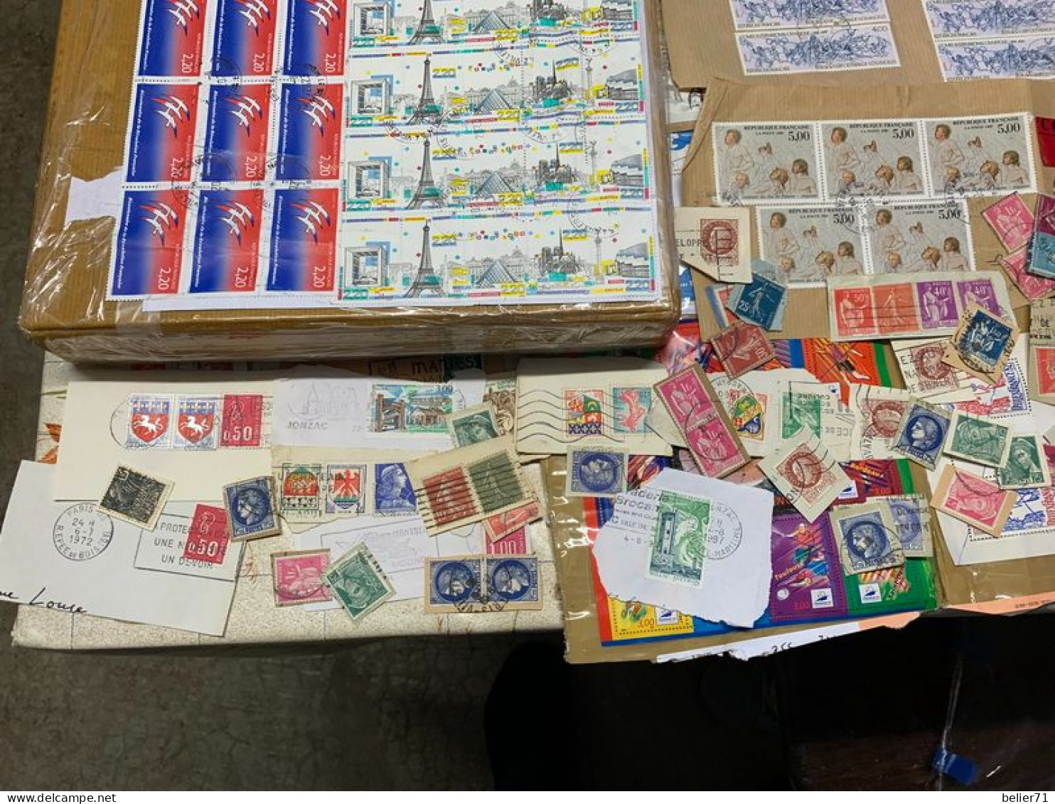 Vrac de timbres de France, toutes périodes décollés ou sur fragments