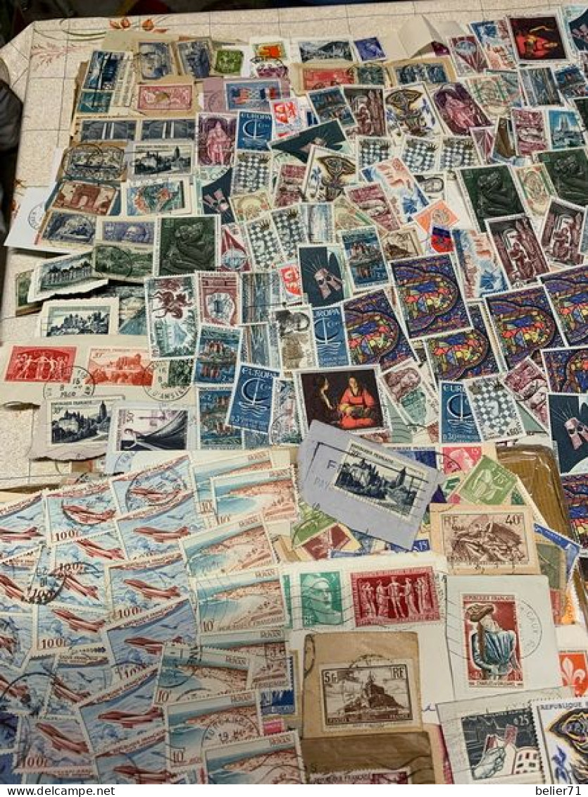 Vrac de timbres de France, toutes périodes décollés ou sur fragments