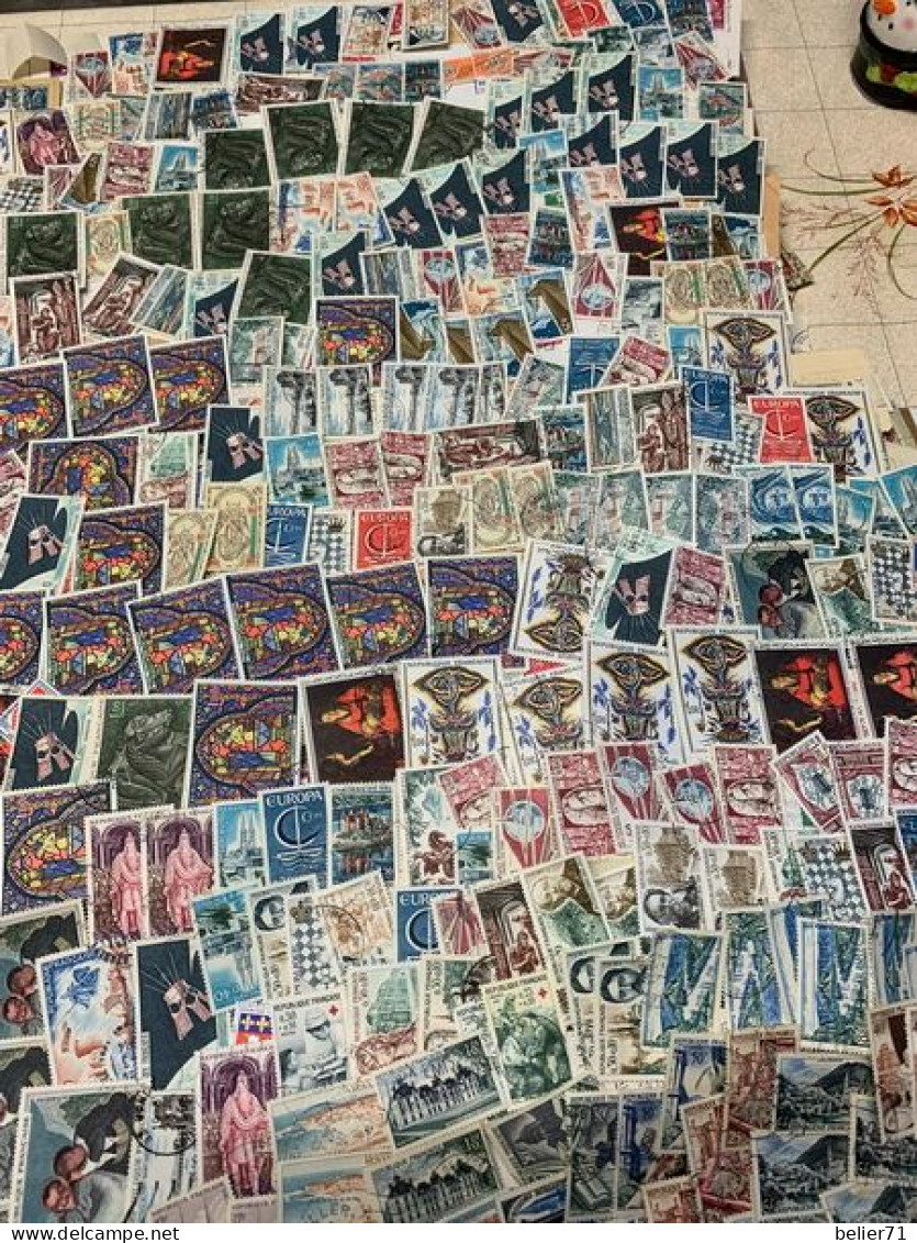 Vrac de timbres de France, toutes périodes décollés ou sur fragments