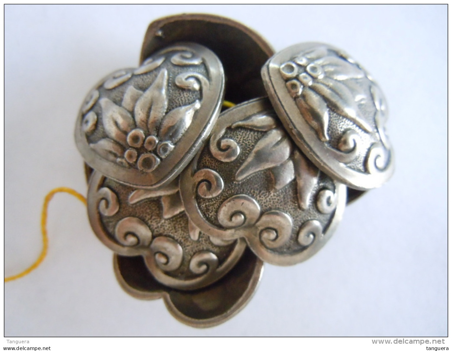 Vintage 8 Knopen Hartvormig Boutons Folklorique En Forme De Coeur Metal Origine Autriche?  2,8 Cm - Knöpfe