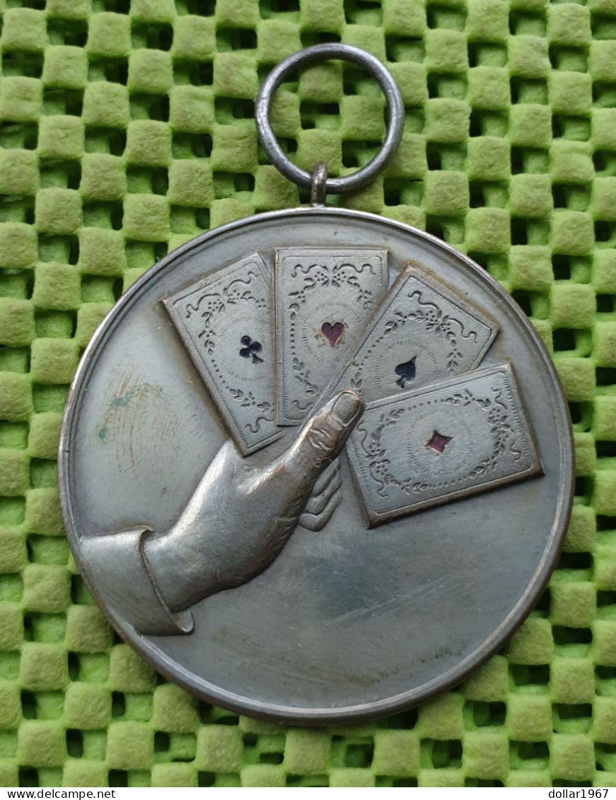 Medaille :   Kaartclub D.K.G.S 8-25-nov 1946 - L Et L  -  Original Foto  !!  Medallion  Dutch - Autres & Non Classés