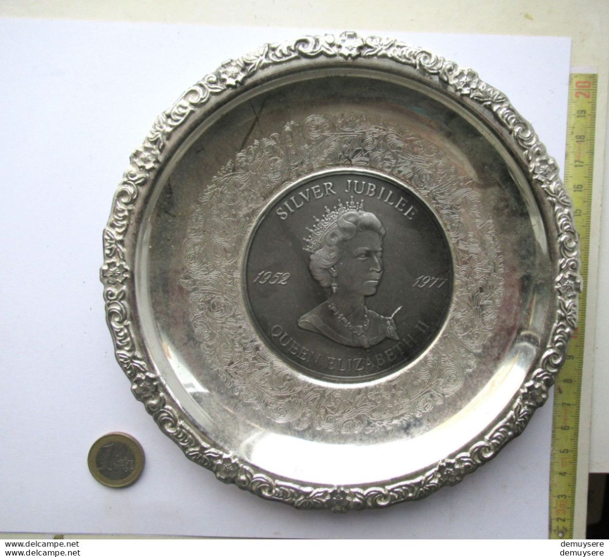 0303 24 - 10-5- LADE 19 - SILVER JUBILEE QUEEN ELIZABETH II 1952 - 1977 - 164 GRAM - Royaux/De Noblesse