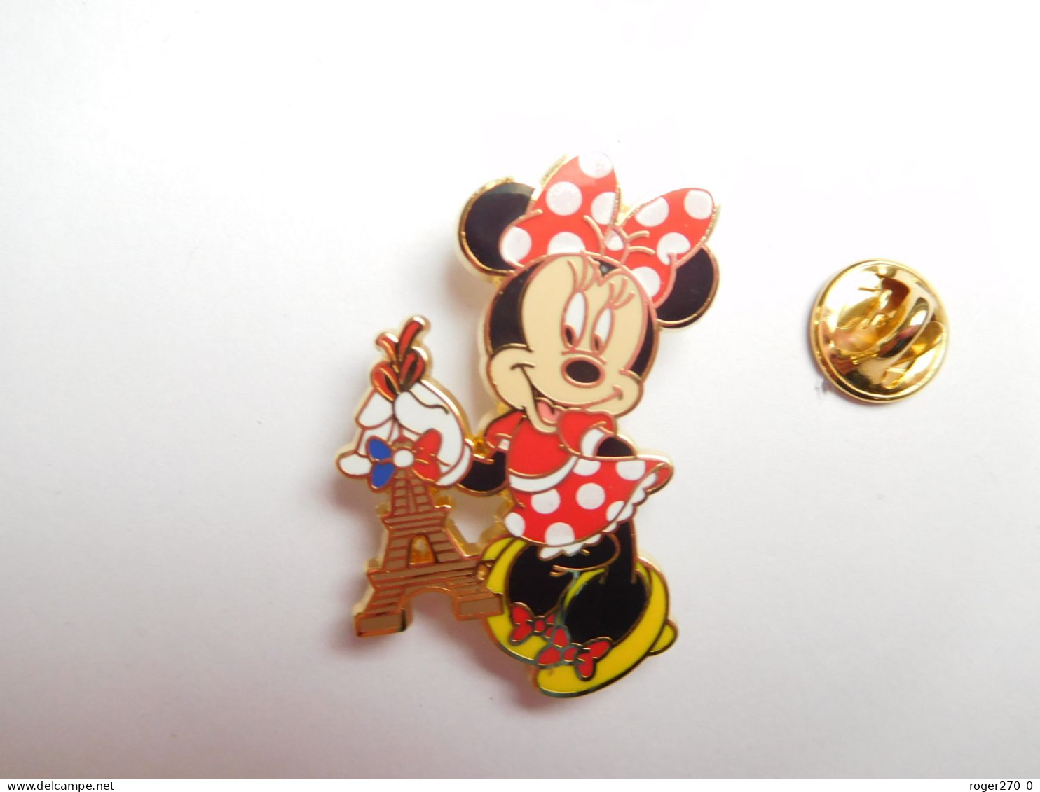 Superbe Pin's En Zamac , Disney , Minnie , Paris Tour Eiffel - Disney