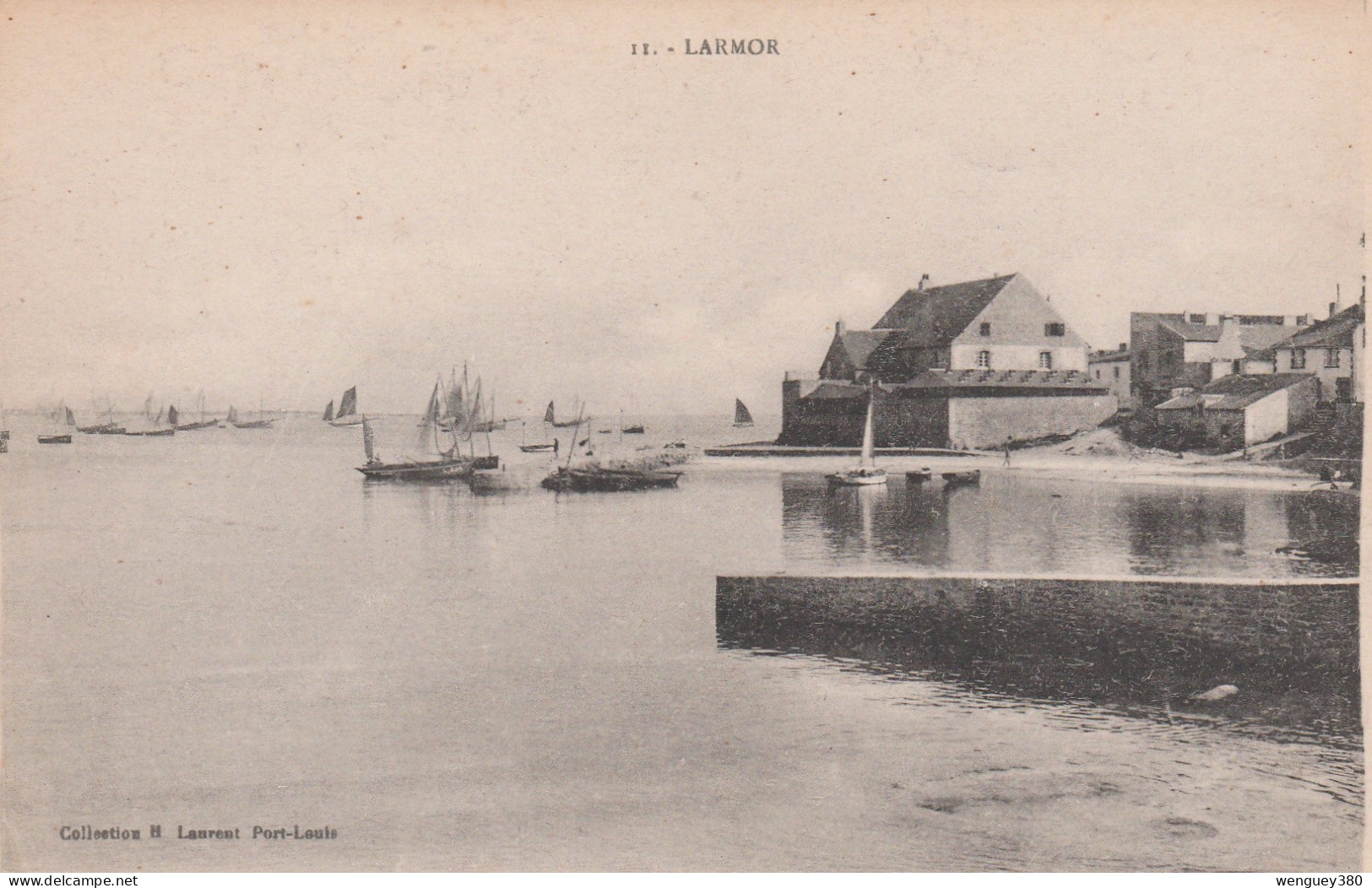 56 LARMOR PLAGE  LORIENT.   "Vue Sur Le Port Et Les Sardineries"       TB PLAN  Env. 1910.    RARE - Larmor-Plage