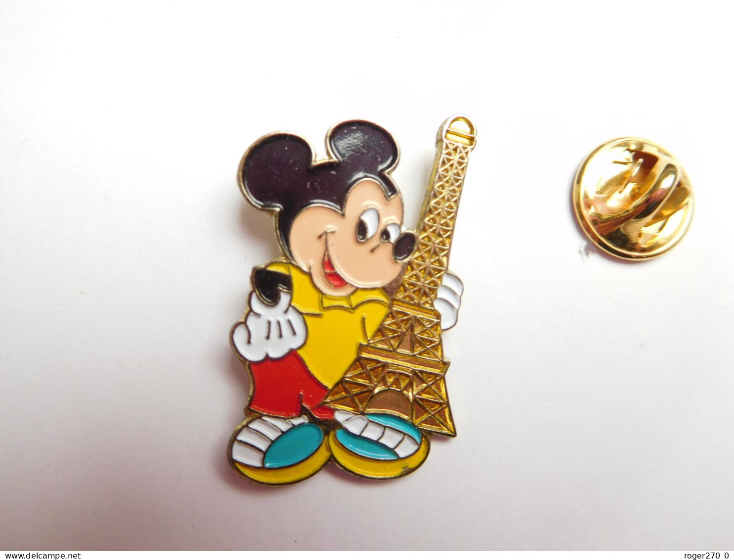 Beau Pin's En Relief , Disney  , Mickey , Tour Eiffel Paris , Doré - Disney