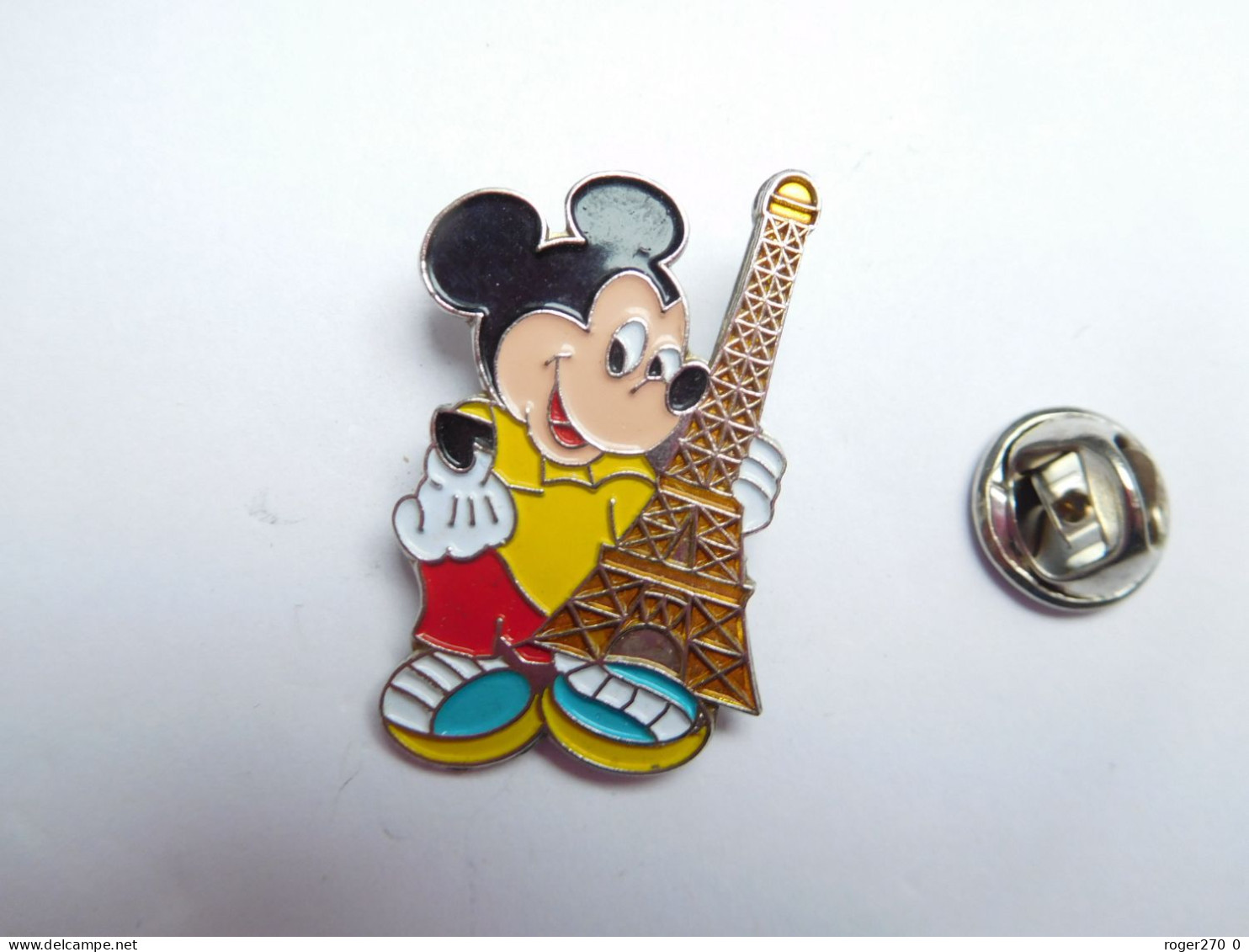 Beau Pin's En Relief , Disney  , Mickey , Tour Eiffel Paris , Argenté - Disney